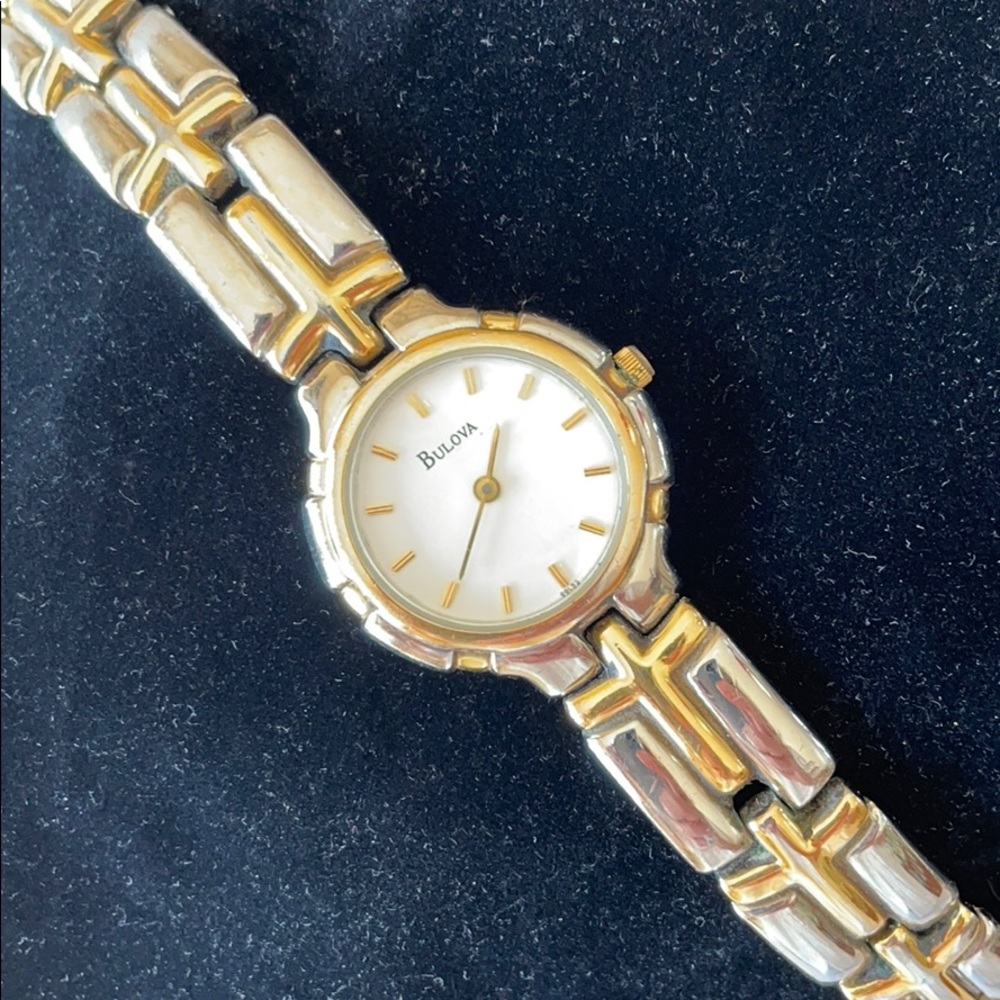 🎊FLASH SALE! Bulova vintage two tone round watch